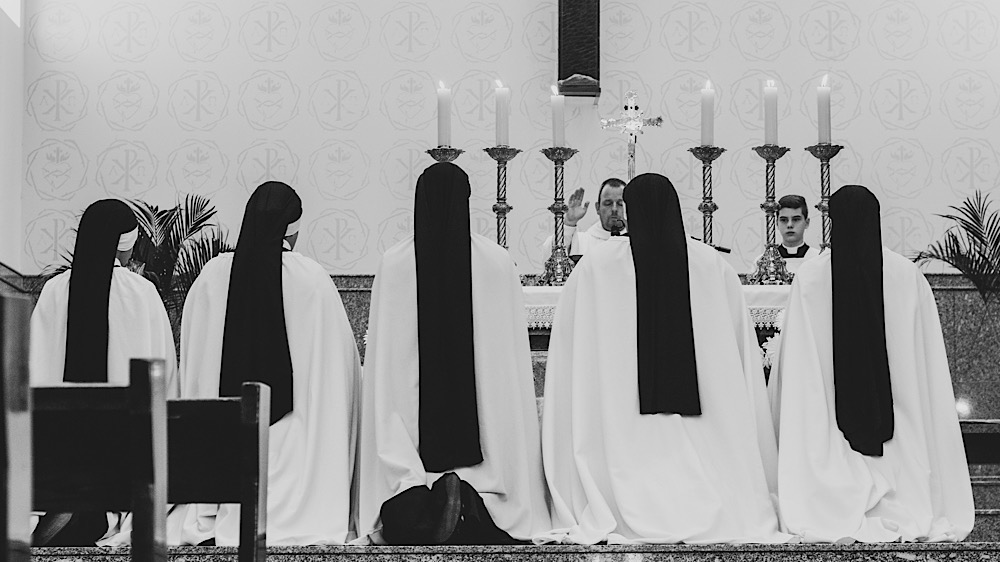 nuns getting ready to receive the communion wafers